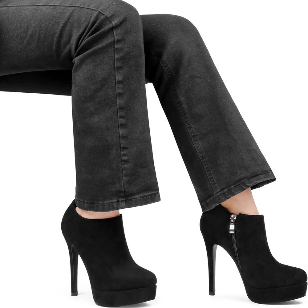 Women’s JESSICA SIMPSON “RAXEN” PLATFORM BOOTIES Size 7.5